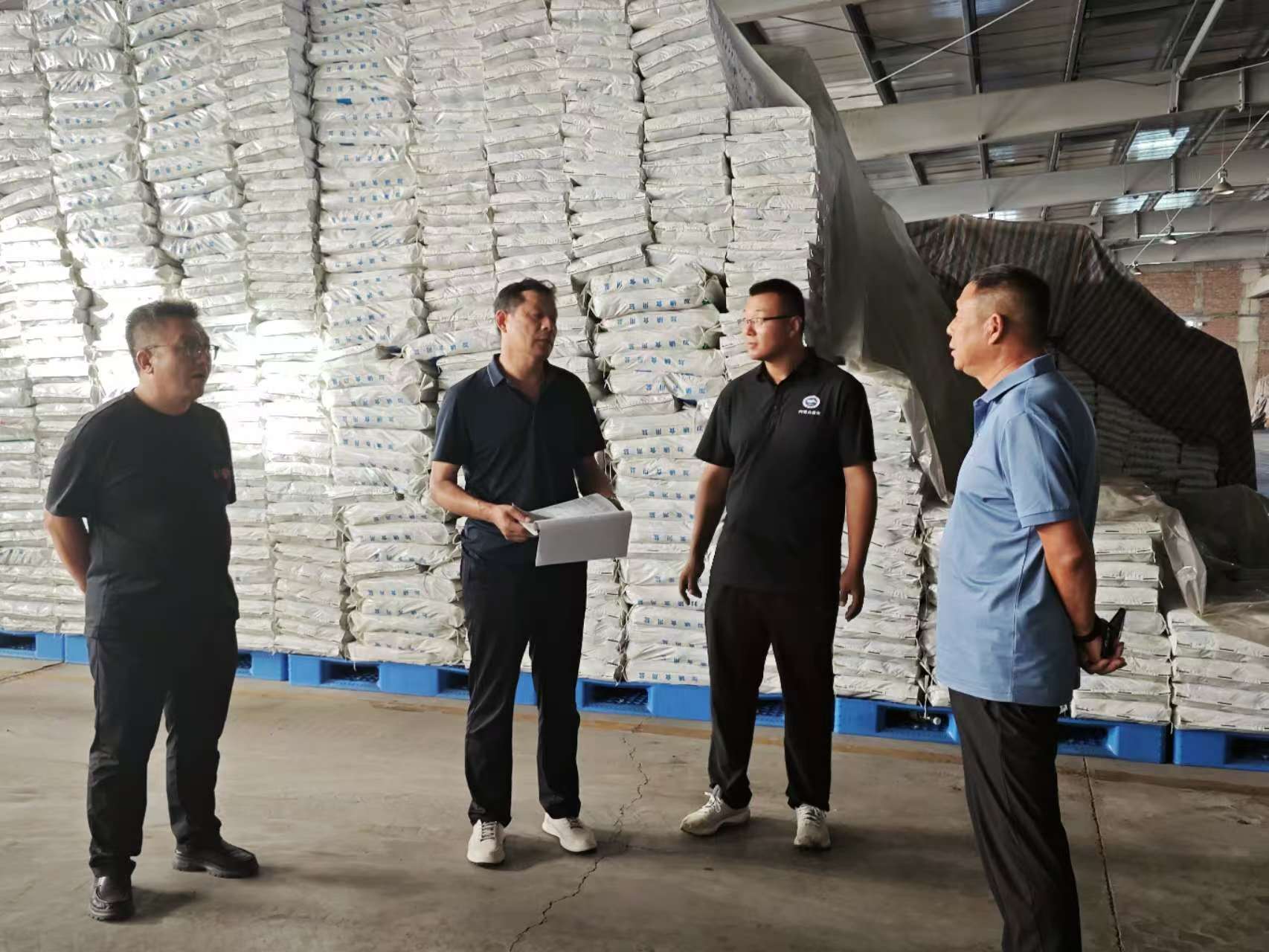 筑牢食鹽安全防線 盟工信局、盟公安、盟市場(chǎng)到額鹽公司 開展聯(lián)合監(jiān)督檢查