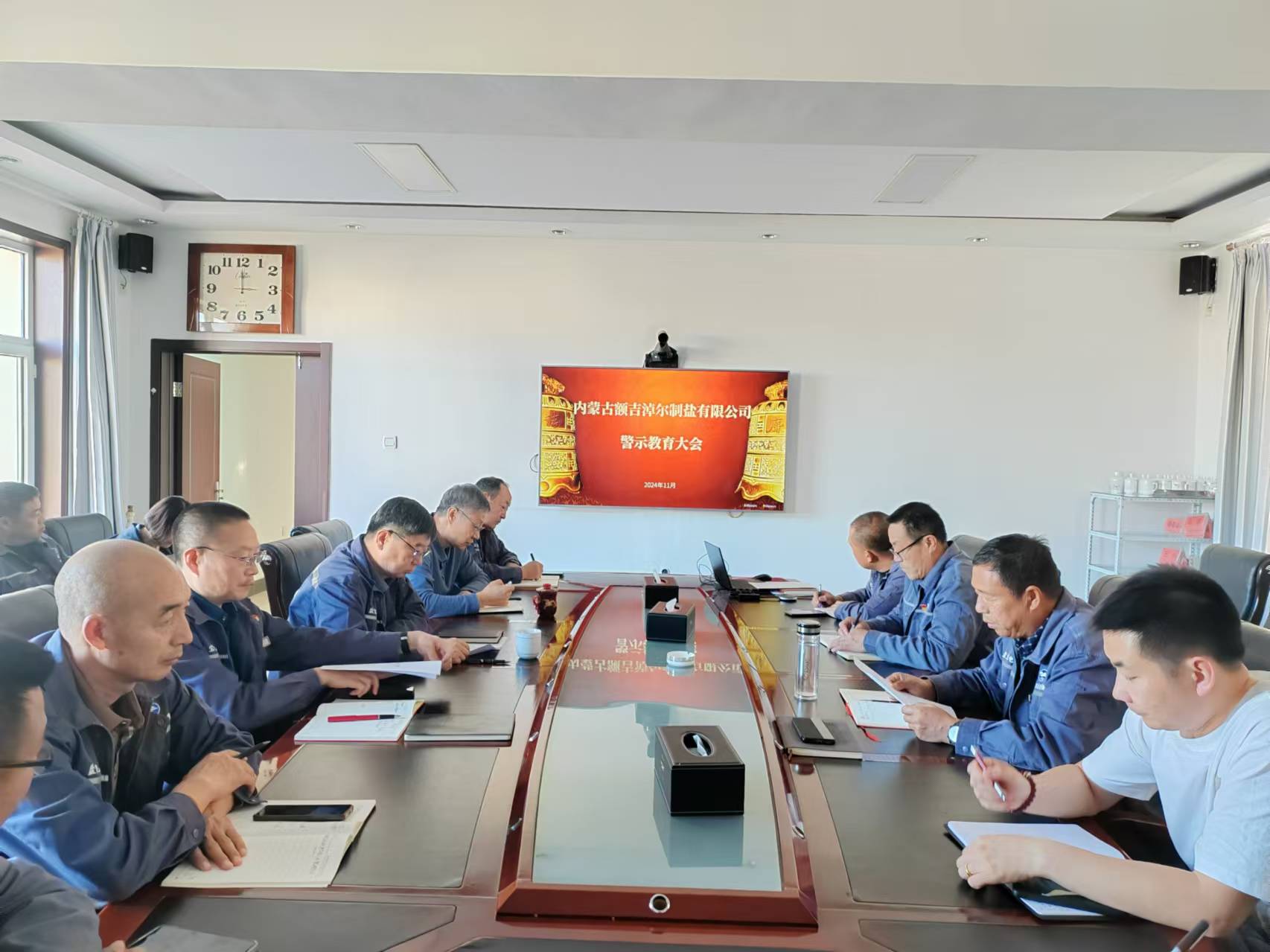 以案為鑒,常敲“警示鐘”——額鹽公司召開警示教育大會