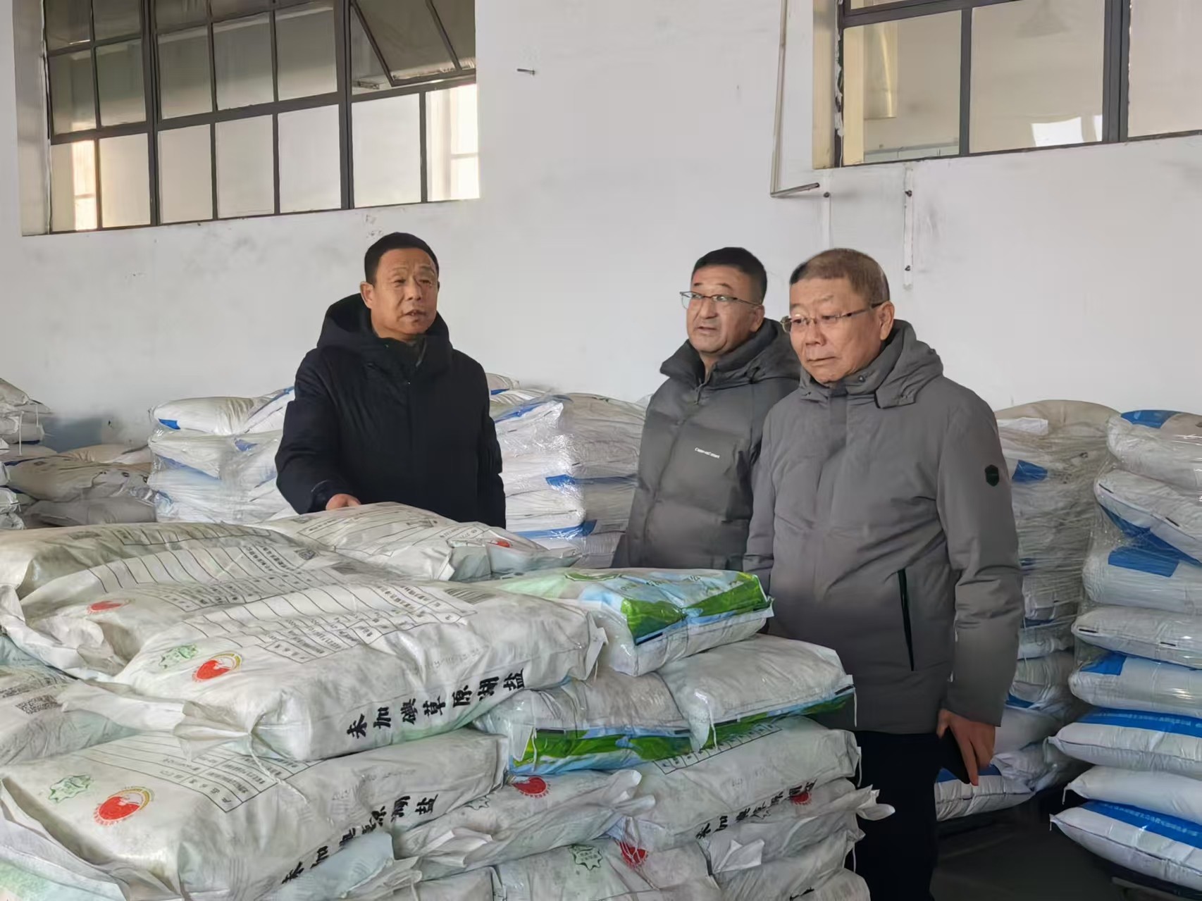 錫盟鹽業(yè)公司、額鹽公司聯(lián)合對張家口經(jīng)營部進行市場調(diào)研和年度經(jīng)營考核